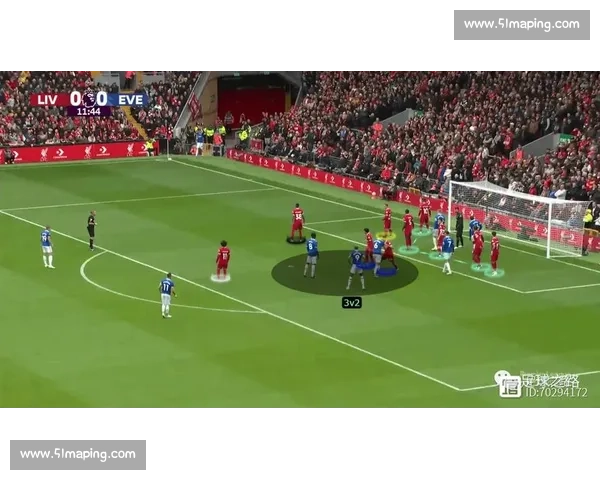 以防守型中场为核心重塑球队攻防平衡的战术价值探讨与现代足球趋势 以防守型中场为核心重塑球队攻防平衡的战术价值探讨与现代足球趋势